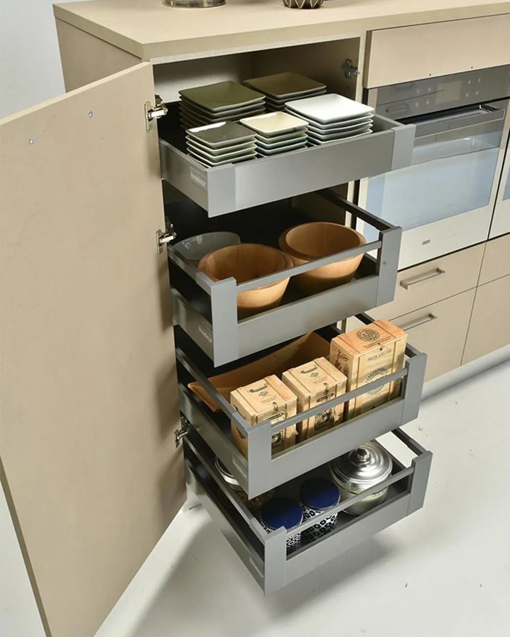 Medium Tall Unit with Antaro Inner Drawers