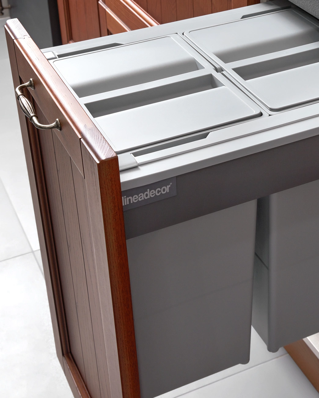 Base Unit with Antaro Pull-Out Waste Bin