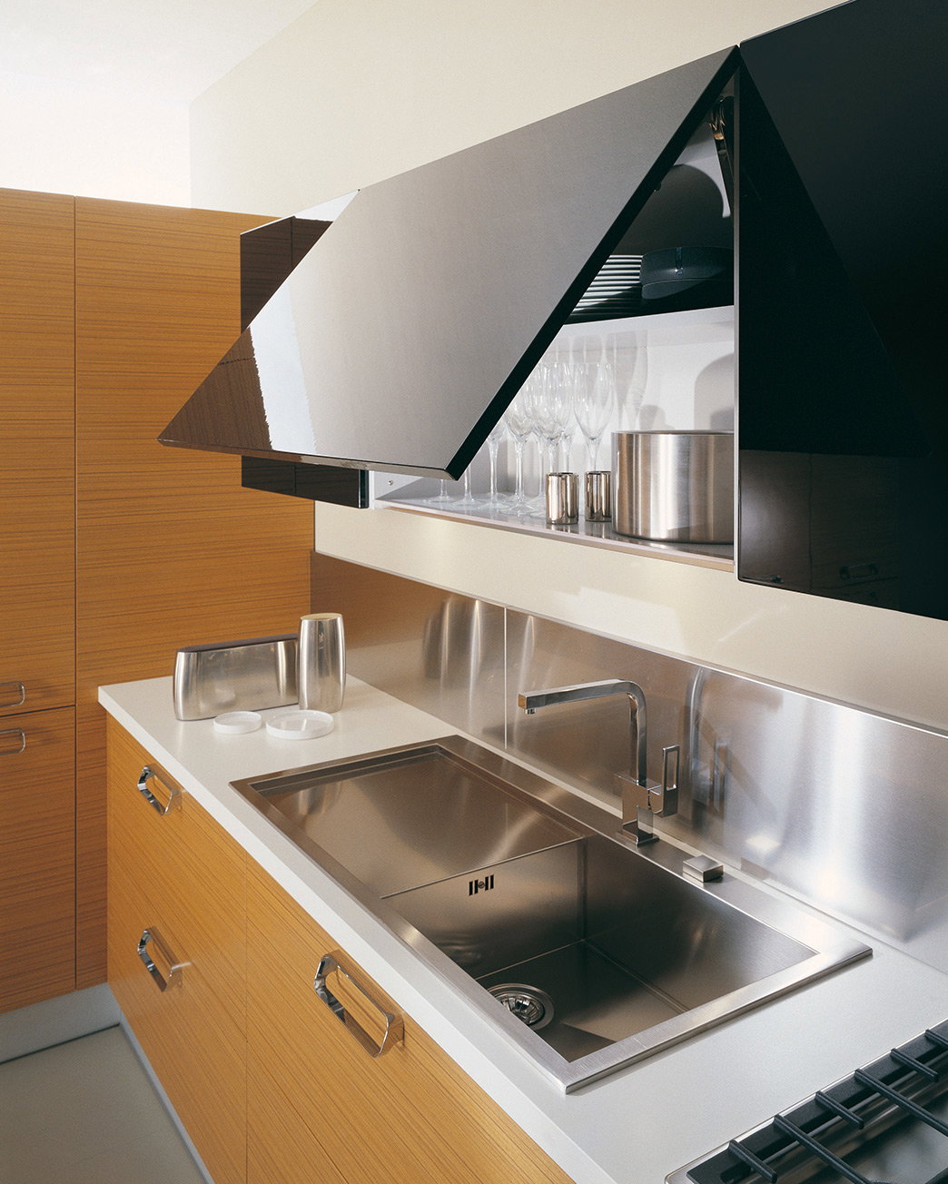 Wall Unit with Sstrip Handle