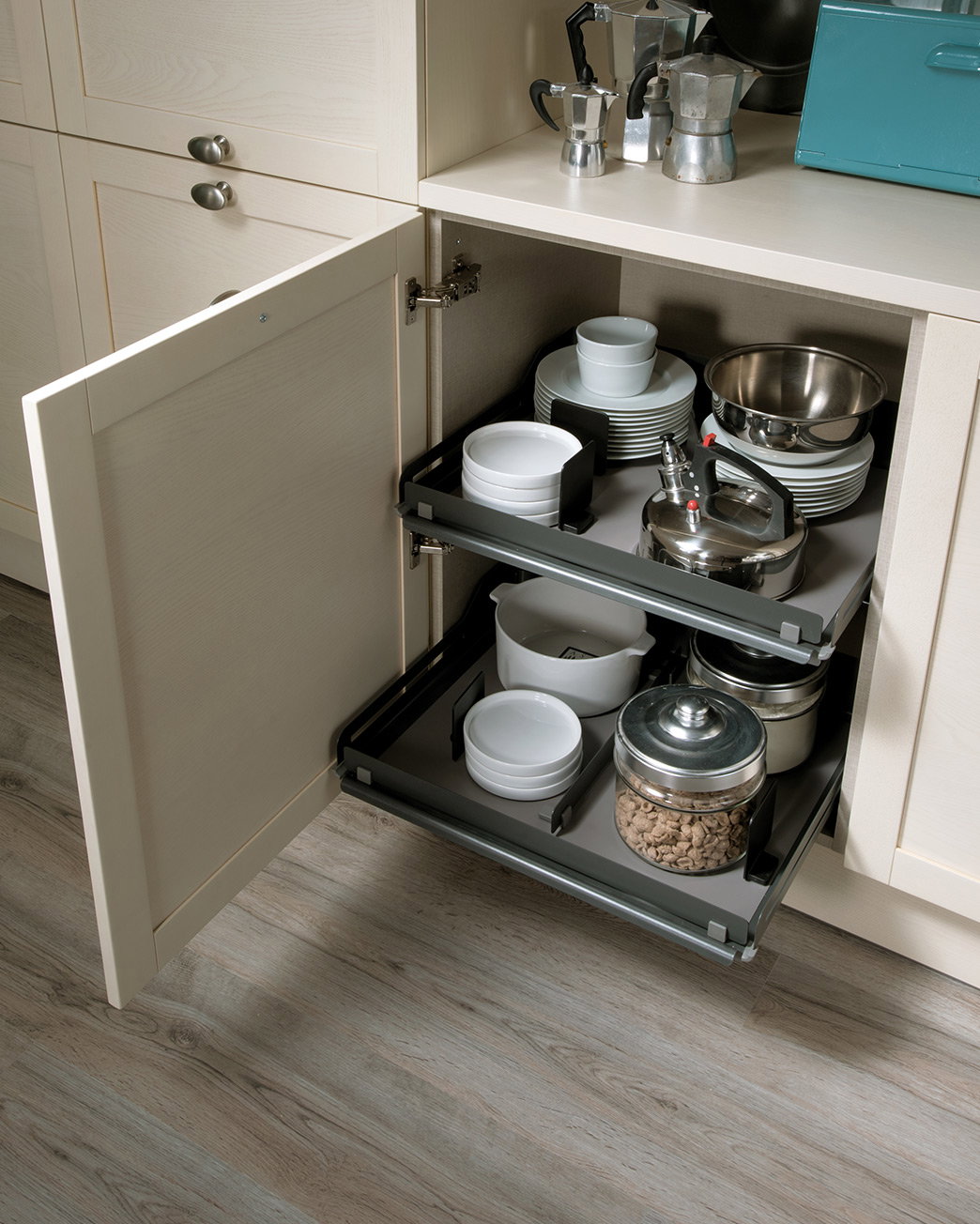 Base Unit with Comfort Pull-Out Shelves