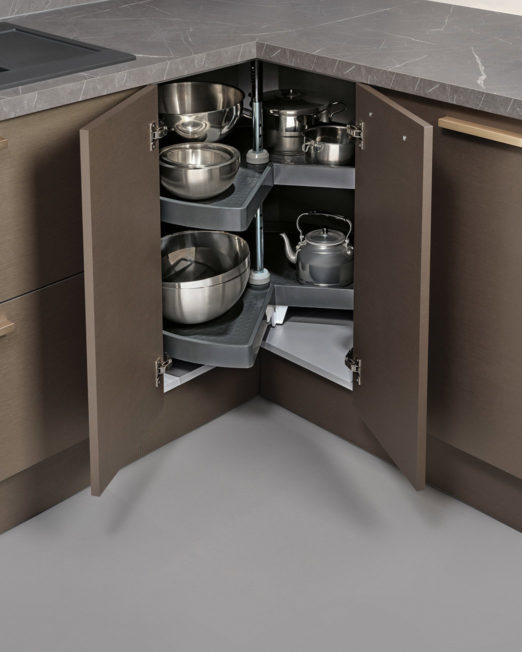 Corner Base Unit with Flex 3/4 Swivel Trays